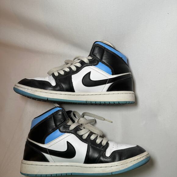 Size 9 - Wmns Nike Air Jordan 1 Mid University Blue Women's Shoes - Picture 2 of 9